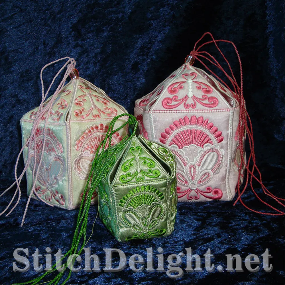 AE005 Goldwork Clutch Purses