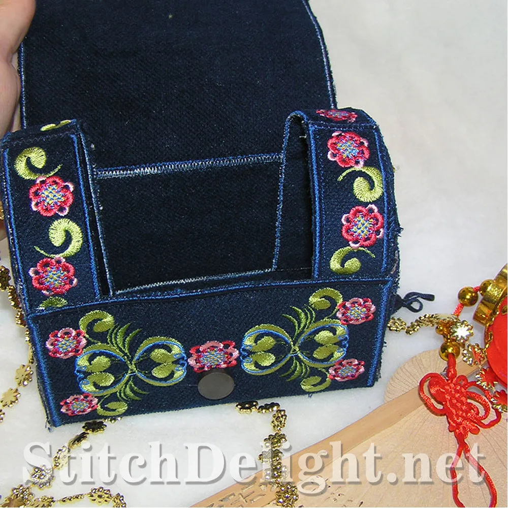 AE010 Oriental Peacock Purse