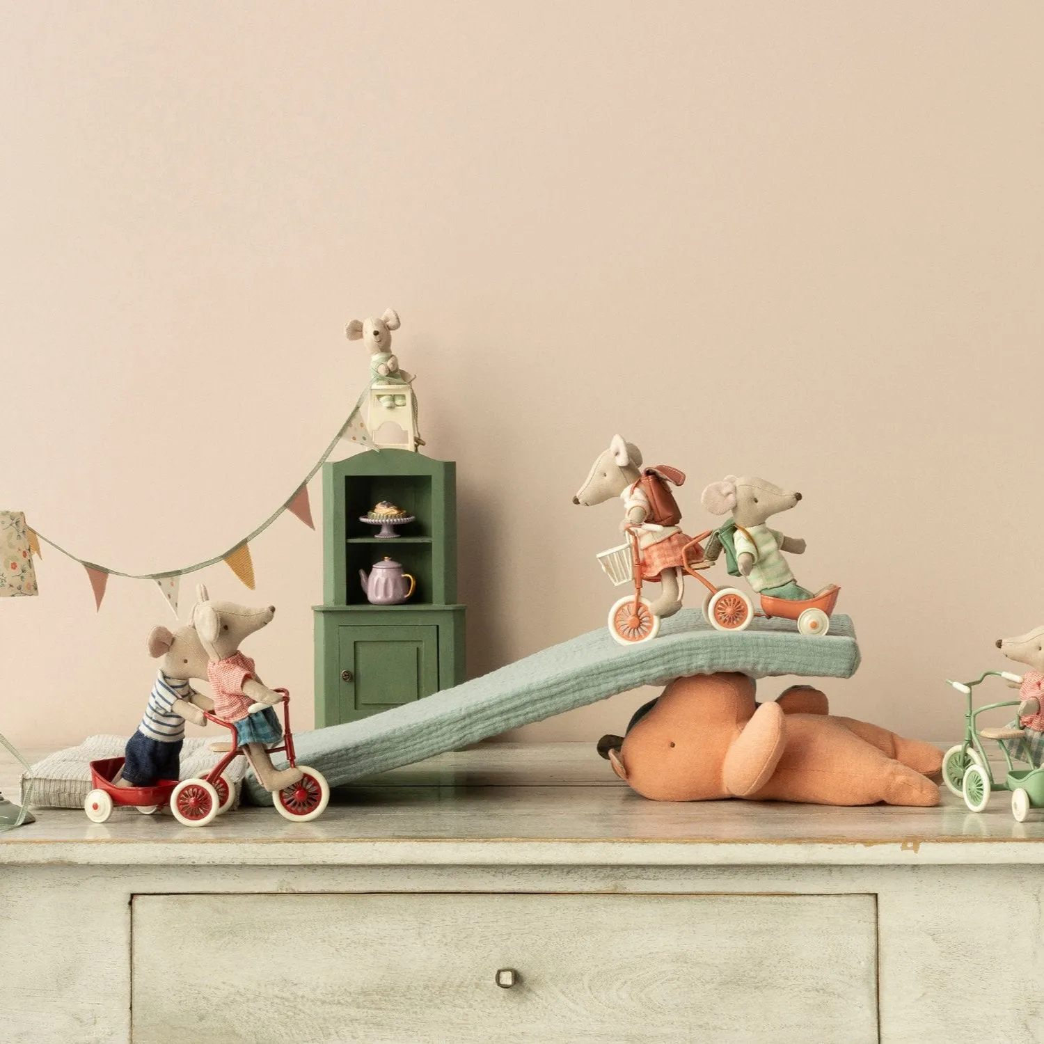 Maileg Tricycle Mouse, Big Brother with Bag B
