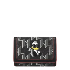 Sophisticated Leather Wallet with Metallic Fastening