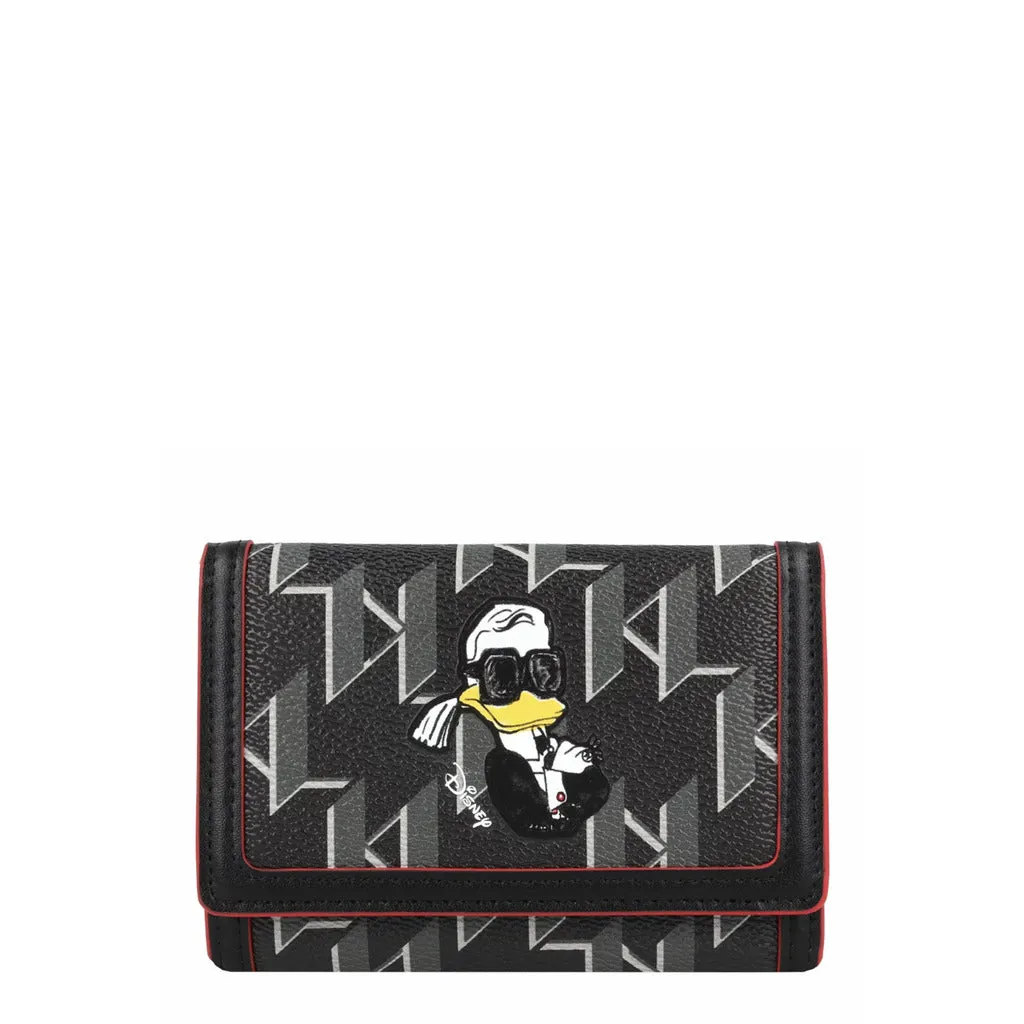 Sophisticated Leather Wallet with Metallic Fastening